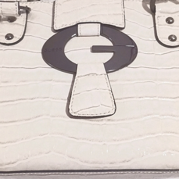 Gorgeous! 👑 GUESS Handbag  Faux Crocodile Design ⚜️ Patent Leather Look!